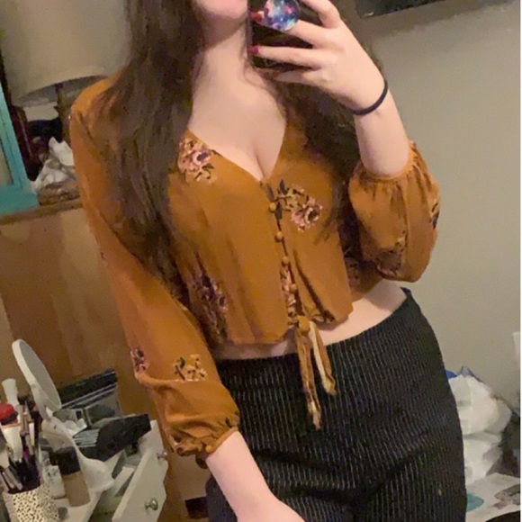 🍂 FALL burnt orange long sleeve buttoned crop top 🍂 - Picture 3 of 4